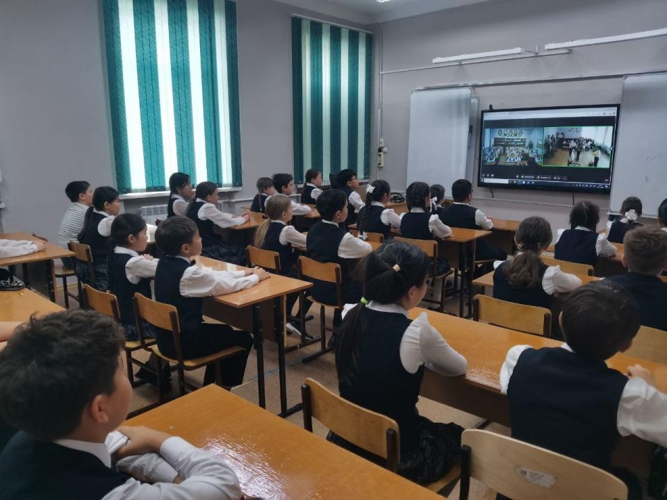 Коммунаровская школа Старобешевского округа и Гимназия № 59 города Улан-Удэ провели телемост Коммунаровская школа Старобешевского округа и Гимназия № 59 города Улан-Удэ провели телемост
