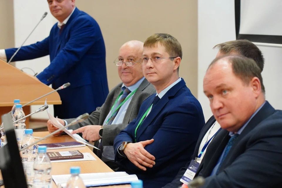 Вопросы развития дорожной отрасли обсуждают в эти дни на Отраслевом форуме в Воронеже Вопросы развития дорожной отрасли обсуждают в эти дни на Отраслевом форуме в Воронеже