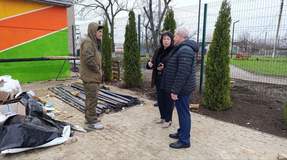 В рамках реализации федерального проекта «Развитие отдельных территорий» государственной программы Российской Федерации «Комплексное развитие сельских территорий» в селе Раздольное выполняются работы по капитальному ремонту... В рамках реализации федерального проекта «Развитие отдельных территорий» государственной программы Российской Федерации «Комплексное развитие сельских территорий» в селе Раздольное выполняются работы по капитальному ремонту...