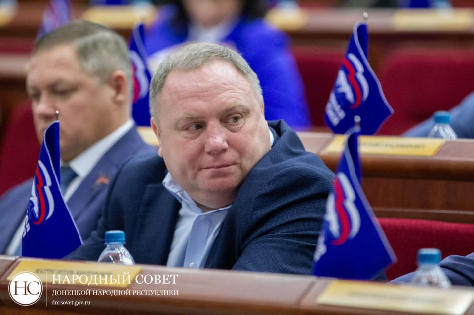 Константин Кузьмин: В рамках пленарного заседания состоялся правительственный час с участием министра образования и науки ДНР Олега Трофимова Константин Кузьмин: В рамках пленарного заседания состоялся правительственный час с участием министра образования и науки ДНР Олега Трофимова