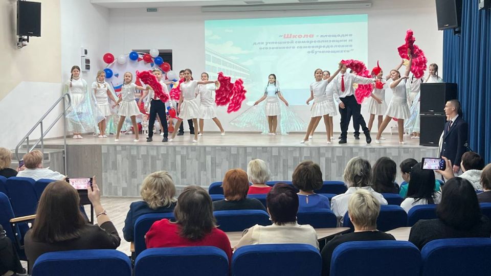 В Кировском прошла встреча директоров образовательных организаций Шахтерского муниципального округа В Кировском прошла встреча директоров образовательных организаций Шахтерского муниципального округа