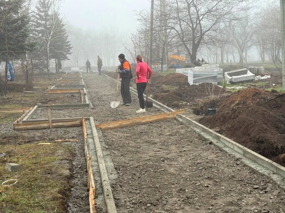 В Кировском продолжается благоустройство южной части парка «Победа» В Кировском продолжается благоустройство южной части парка «Победа»