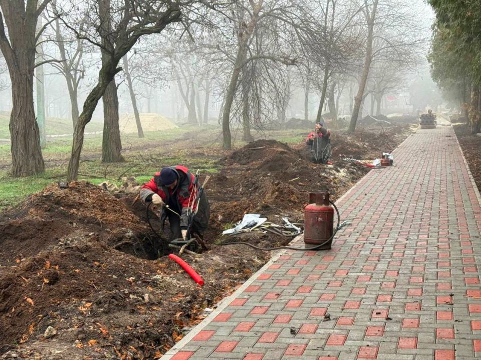 В Кировском продолжается благоустройство южной части парка «Победа» В Кировском продолжается благоустройство южной части парка «Победа»