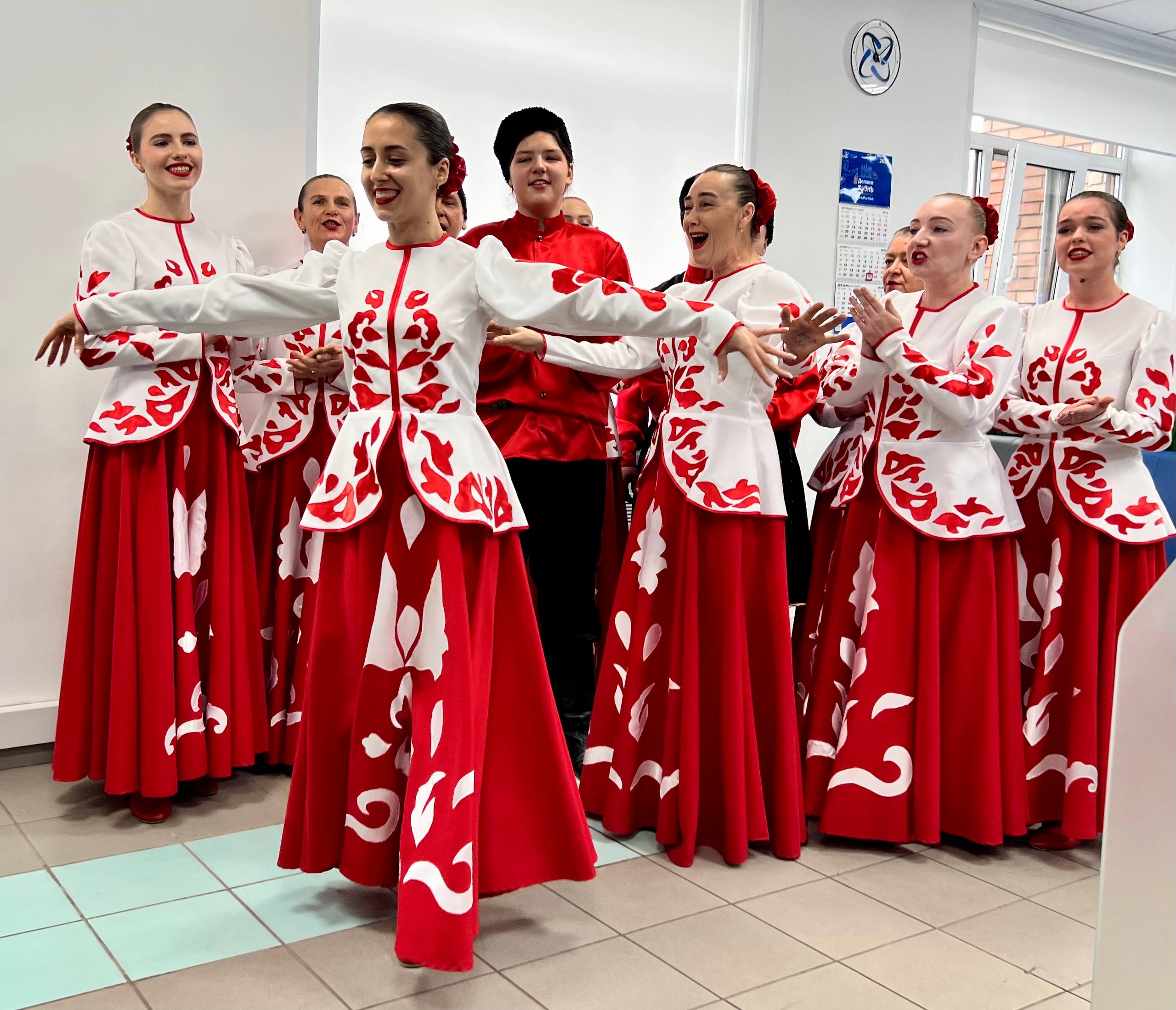 Торжественное открытие юбилейного, пятнадцатого центра обслуживания клиентов «Энергосбыт Донецк» в г. Ясиноватая Торжественное открытие юбилейного, пятнадцатого центра обслуживания клиентов «Энергосбыт Донецк» в г. Ясиноватая