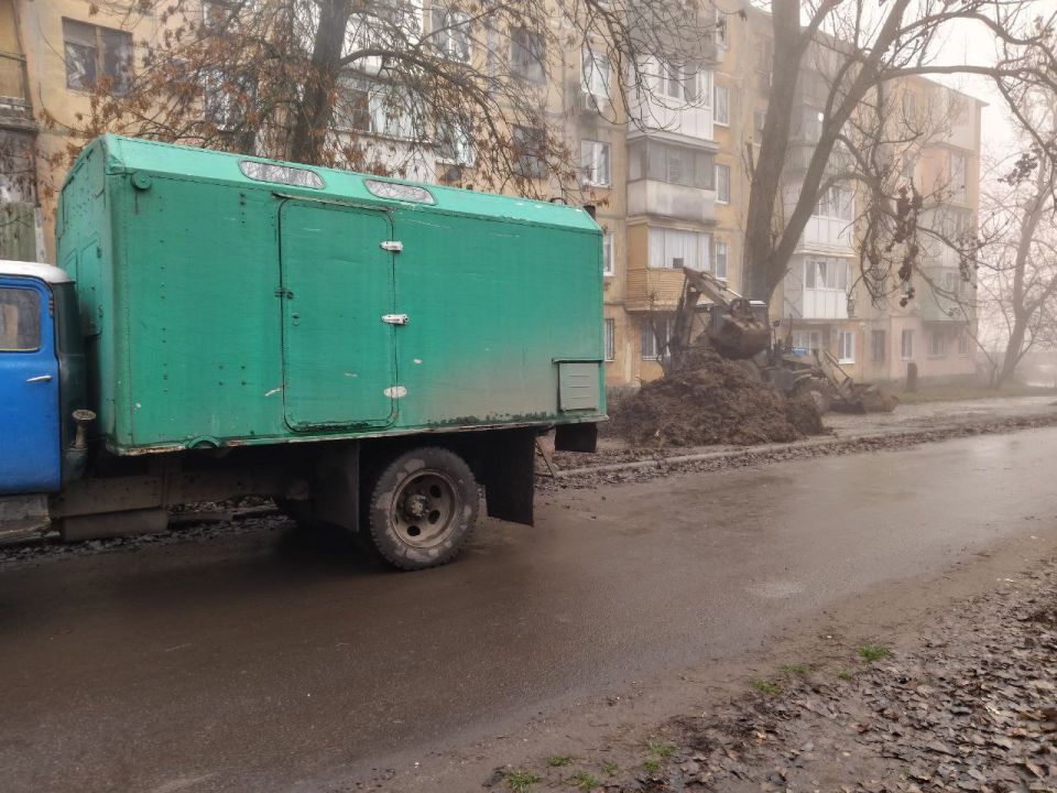 В Кировском внутригородском районе проводятся ремонтные работы на водопроводных сетях В Кировском внутригородском районе проводятся ремонтные работы на водопроводных сетях