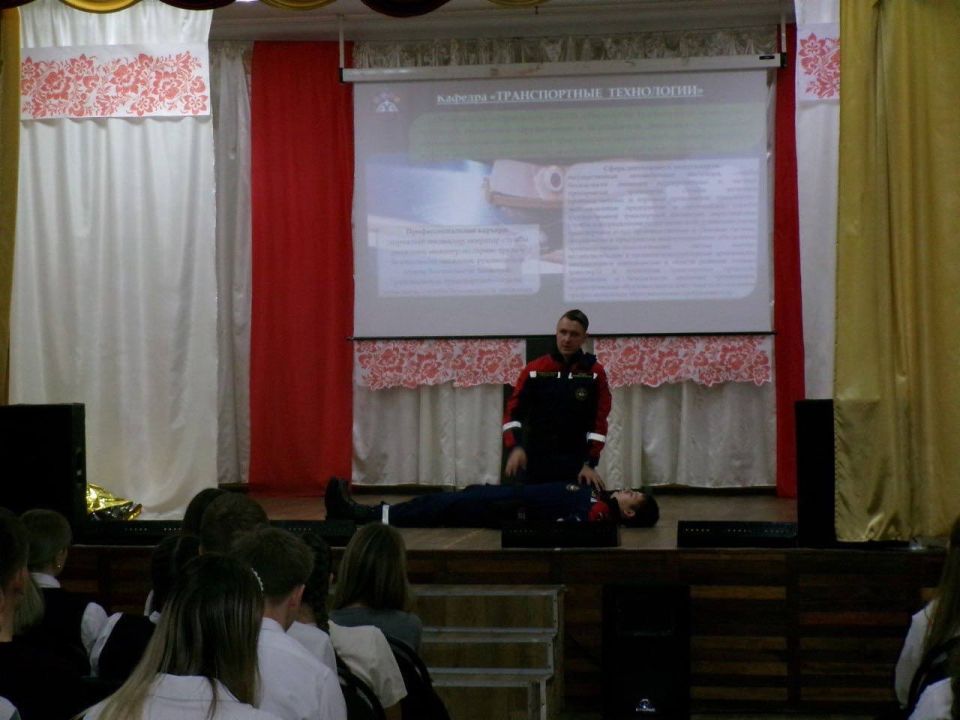 В рамках проекта «Новые маршруты» добровольцы Донецкого РО ВСКС провели серию важных занятий на тему «Безопасность в зимний период» для учащихся общеобразовательных учреждений В рамках проекта «Новые маршруты» добровольцы Донецкого РО ВСКС провели серию важных занятий на тему «Безопасность в зимний период» для учащихся общеобразовательных учреждений