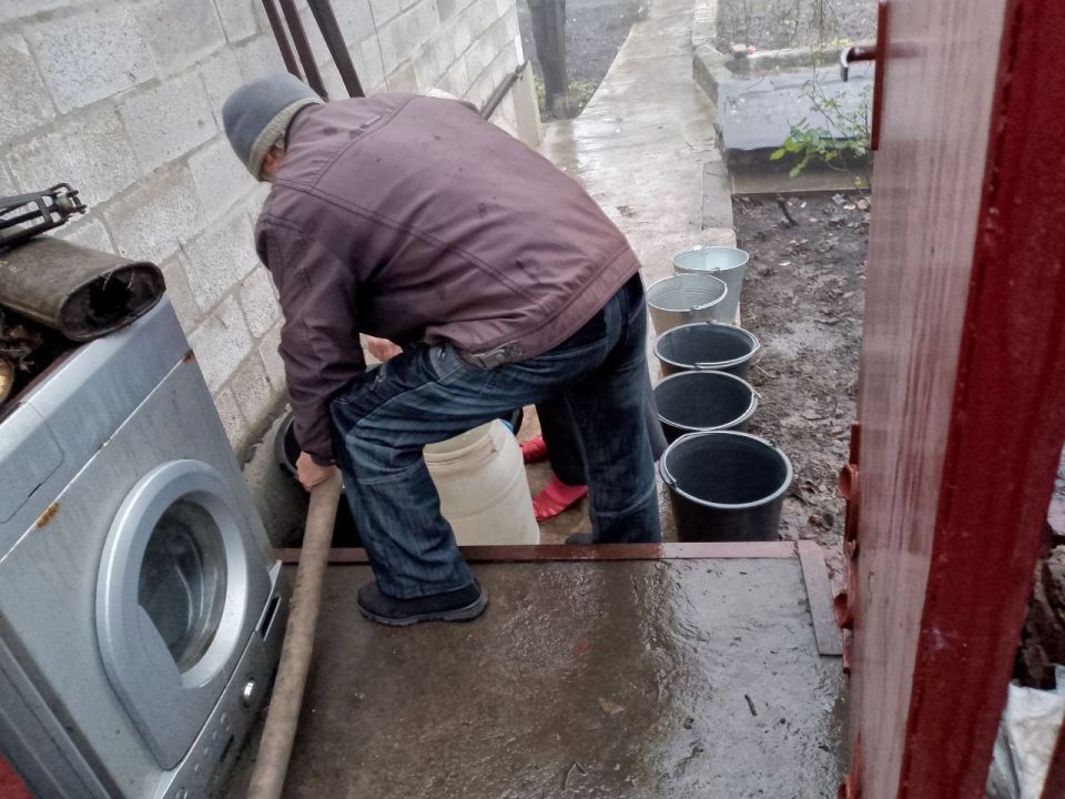 В Кировском внутригородском районе произведен подвоз воды В Кировском внутригородском районе произведен подвоз воды
