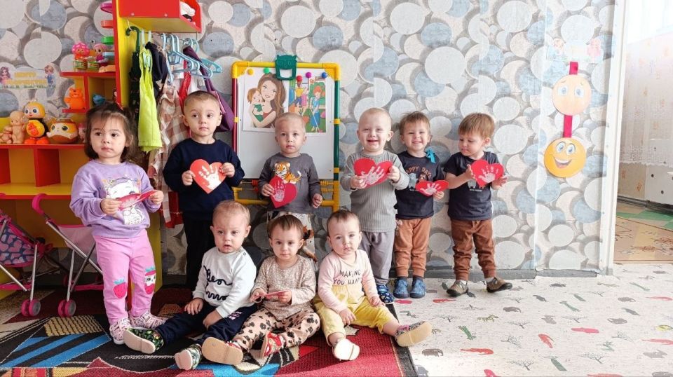 В школах и детских садах Кировского отметили День Матери В школах и детских садах Кировского отметили День Матери