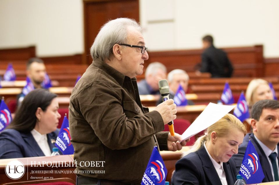 Константин Кузьмин: В рамках пленарного заседания состоялся правительственный час с участием министра образования и науки ДНР Олега Трофимова Константин Кузьмин: В рамках пленарного заседания состоялся правительственный час с участием министра образования и науки ДНР Олега Трофимова