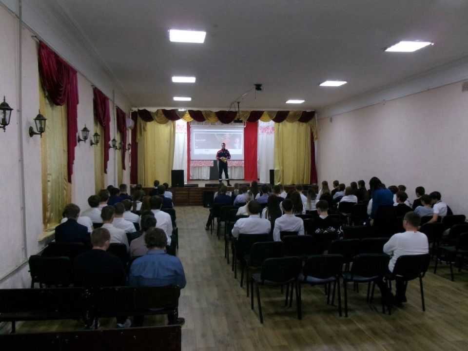 В рамках проекта «Новые маршруты» добровольцы Донецкого РО ВСКС провели серию важных занятий на тему «Безопасность в зимний период» для учащихся общеобразовательных учреждений В рамках проекта «Новые маршруты» добровольцы Донецкого РО ВСКС провели серию важных занятий на тему «Безопасность в зимний период» для учащихся общеобразовательных учреждений