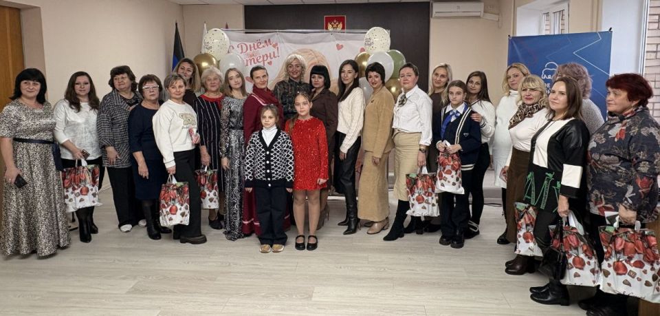 В знак глубочайшей признательности и любви к матерям, Женское движение Единой России организовало торжественное мероприятие, посвященное Дню матери! В знак глубочайшей признательности и любви к матерям, Женское движение Единой России организовало торжественное мероприятие, посвященное Дню матери!