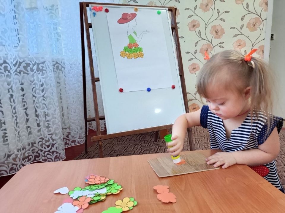 В детских садах Ждановки отметили День матери В детских садах Ждановки отметили День матери