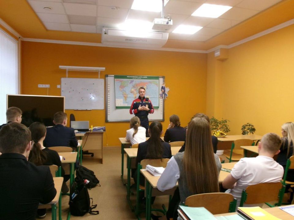 В рамках проекта «Новые маршруты» добровольцы Донецкого РО ВСКС провели серию важных занятий на тему «Безопасность в зимний период» для учащихся общеобразовательных учреждений В рамках проекта «Новые маршруты» добровольцы Донецкого РО ВСКС провели серию важных занятий на тему «Безопасность в зимний период» для учащихся общеобразовательных учреждений