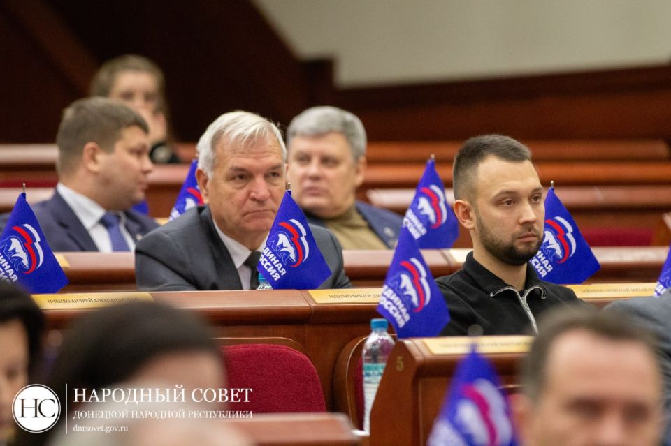Фоторепортаж: Пленарное заседание Народного Совета ДНР Фоторепортаж: Пленарное заседание Народного Совета ДНР