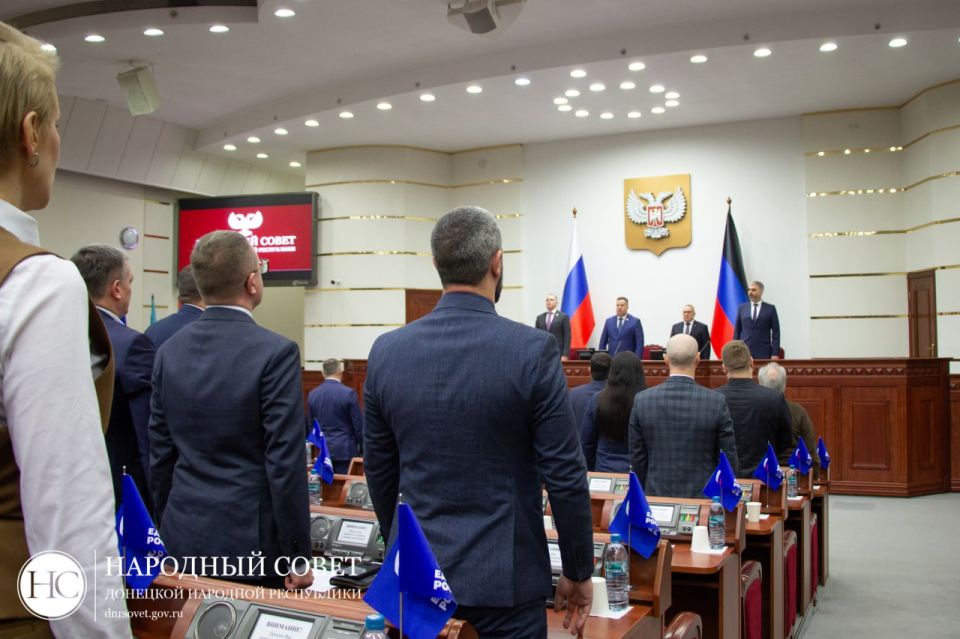 Фоторепортаж: Пленарное заседание Народного Совета ДНР Фоторепортаж: Пленарное заседание Народного Совета ДНР