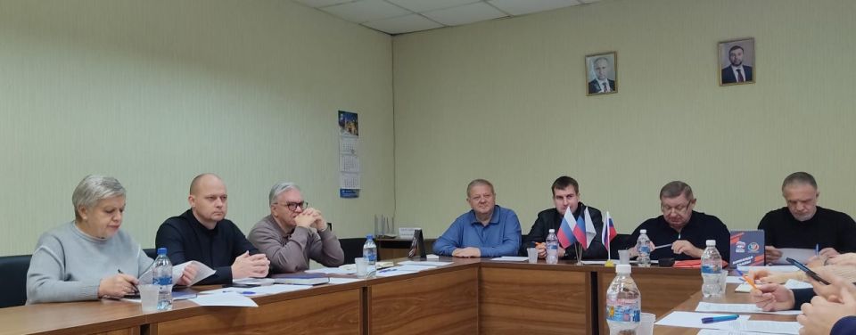 РАБОТА КОМИТЕТОВ. Сергей Скиданов провел заседание постоянного комитета по вопросам городского хозяйства и муниципальной собственности, на котором рассмотрен ряд вопросов РАБОТА КОМИТЕТОВ. Сергей Скиданов провел заседание постоянного комитета по вопросам городского хозяйства и муниципальной собственности, на котором рассмотрен ряд вопросов
