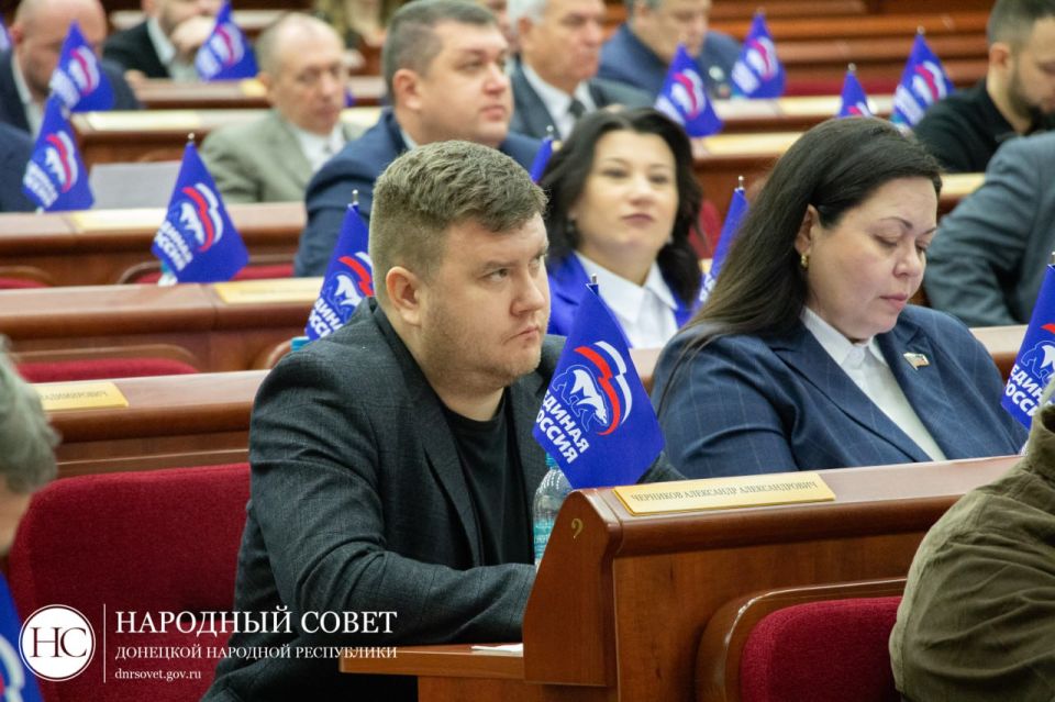 Фоторепортаж: Пленарное заседание Народного Совета ДНР Фоторепортаж: Пленарное заседание Народного Совета ДНР