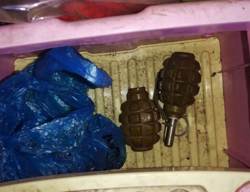 Полицейские изъяли гранаты у жителя Харцызска Полицейские изъяли гранаты у жителя Харцызска