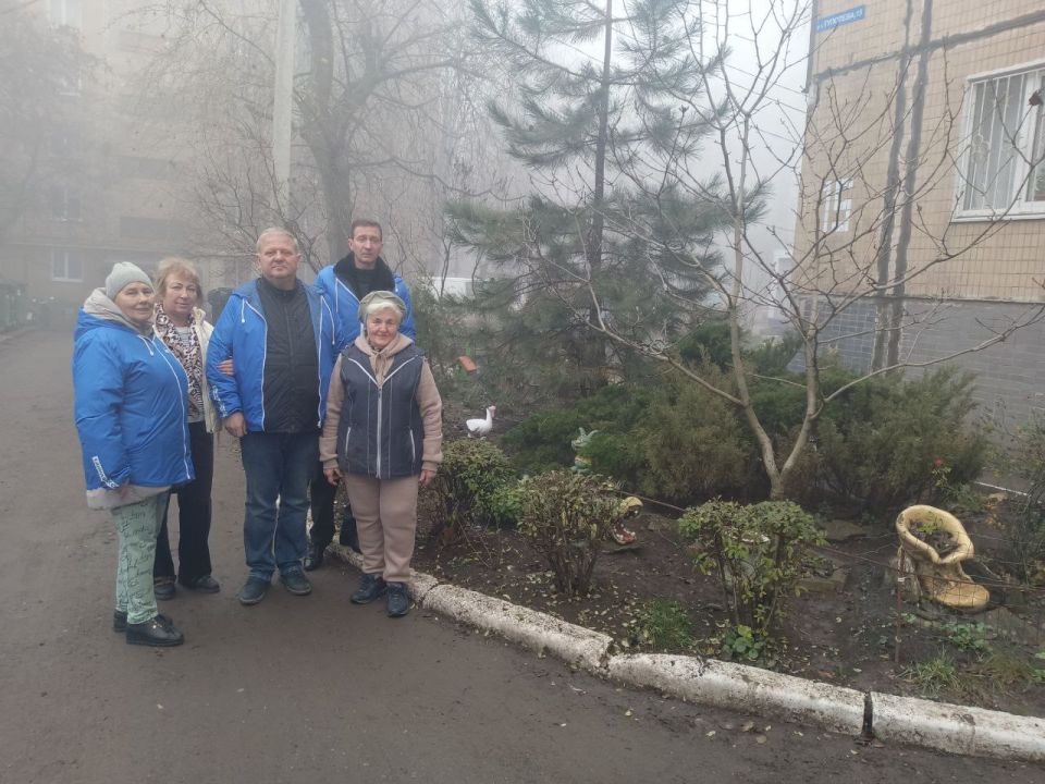 Сегодня, 28 ноября 2025 года, в Кировском районе города Донецк, депутат Донецкого Городского Совета ДНР Михаил Рыбаков , управляющий делами Управы Людмила Аринович и активисты партии встретились с номинантами конкурса... Сегодня, 28 ноября 2025 года, в Кировском районе города Донецк, депутат Донецкого Городского Совета ДНР Михаил Рыбаков , управляющий делами Управы Людмила Аринович и активисты партии встретились с номинантами конкурса...