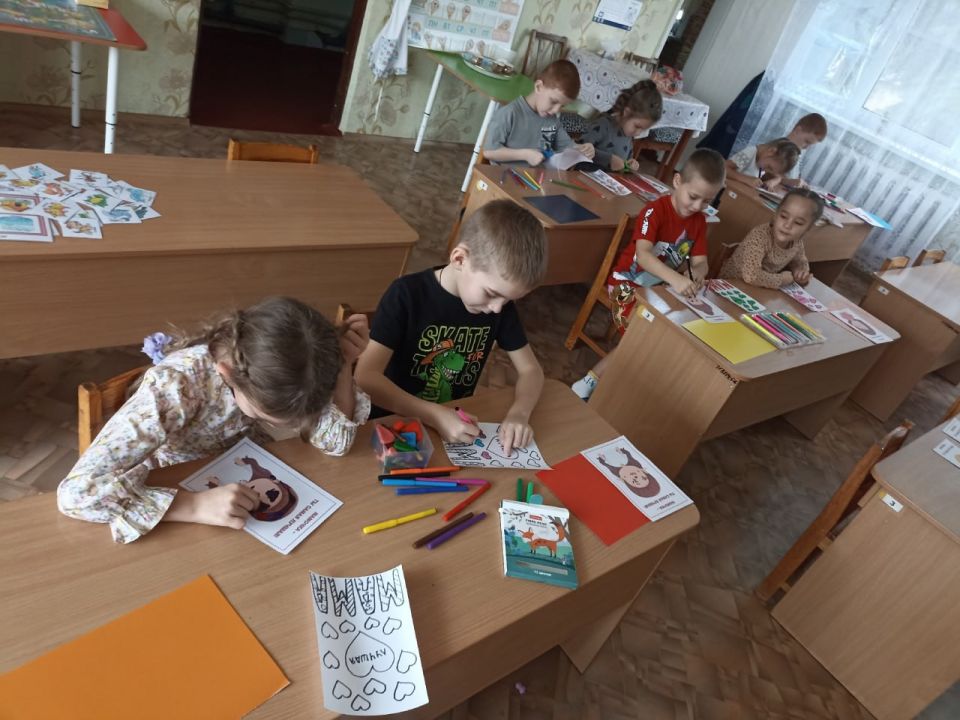 В детских садах Ждановки отметили День матери В детских садах Ждановки отметили День матери