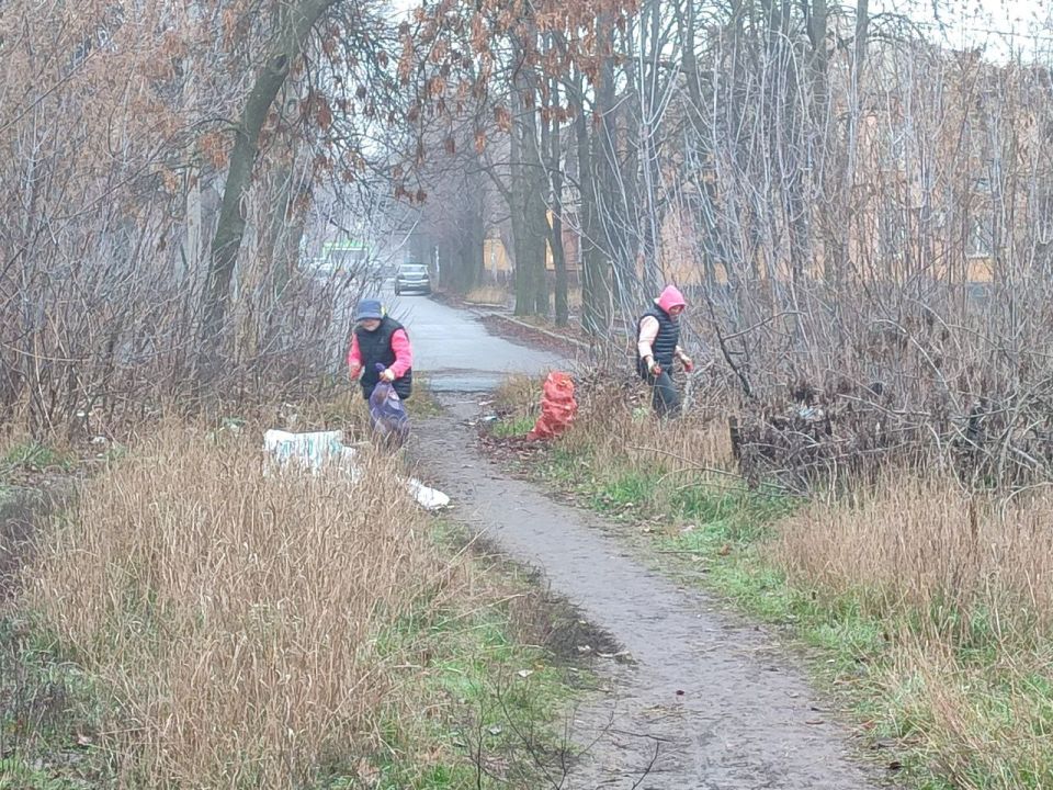В рамках проекта «Чистая страна», реализуемого Всероссийской Политической Партией «Единая Россия», сотрудники Управы Калининского внутригородского района Администрации городского округа Донецк, совместно с работниками... В рамках проекта «Чистая страна», реализуемого Всероссийской Политической Партией «Единая Россия», сотрудники Управы Калининского внутригородского района Администрации городского округа Донецк, совместно с работниками...