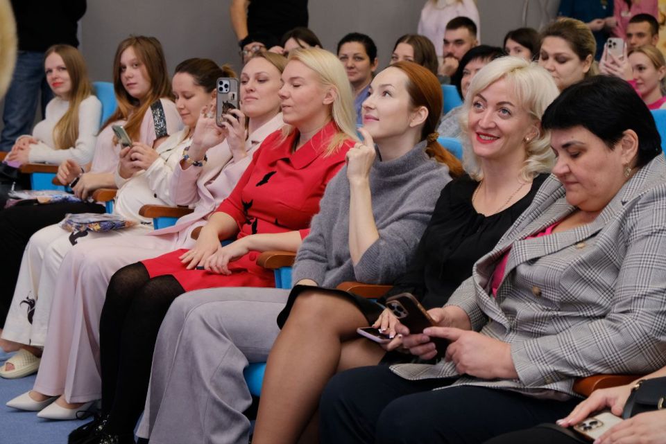 С радостью приняла участие в Первом Фестивале Материнства, который состоялся в честь Дня матери в стенах Донецкого Регионального Перинатального центра им. проф. В. К. Чайки С радостью приняла участие в Первом Фестивале Материнства, который состоялся в честь Дня матери в стенах Донецкого Регионального Перинатального центра им. проф. В. К. Чайки