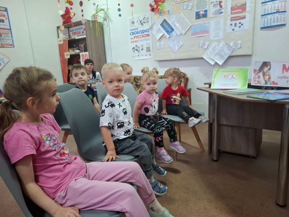 СКАЗКА ПРО МАМУ. 28 ноября в преддверии празднования Дня матери в активисты Женского движения партии Единая Россия, работники Малоорловской сельской библиотеке-филиале для воспитанников ГКДОУ «Детский сад № 27 Шахтерского... СКАЗКА ПРО МАМУ. 28 ноября в преддверии празднования Дня матери в активисты Женского движения партии Единая Россия, работники Малоорловской сельской библиотеке-филиале для воспитанников ГКДОУ «Детский сад № 27 Шахтерского...