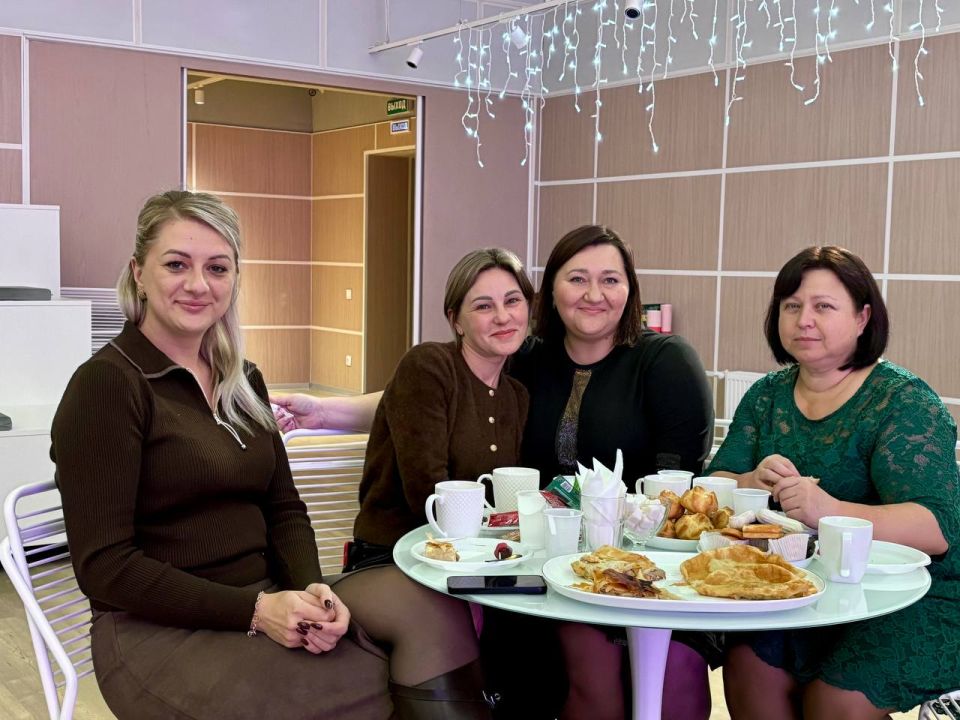 Забота в каждом кусочке. В преддверии Дня матери, Женское движение «Единой России» Волновахского МО приняло участие в трогательной акции под названием «Вкус заботы» Забота в каждом кусочке. В преддверии Дня матери, Женское движение «Единой России» Волновахского МО приняло участие в трогательной акции под названием «Вкус заботы»