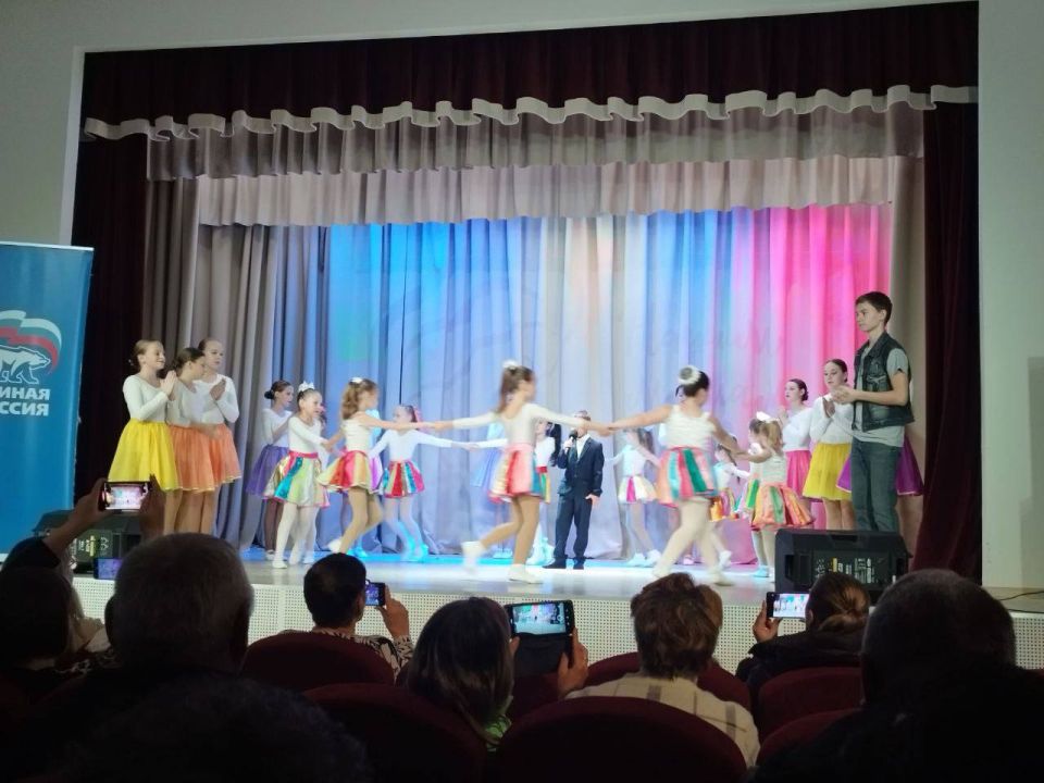 «Весь мир начинается с мамы…»: праздник ко Дню матери «Весь мир начинается с мамы…»: праздник ко Дню матери