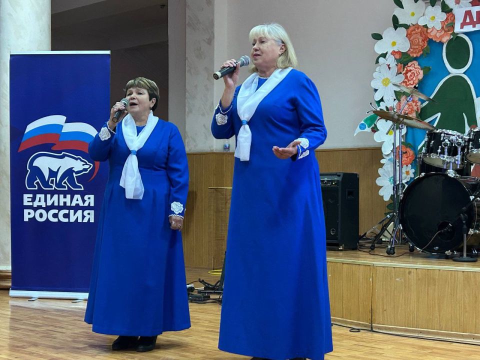 Музыкально-литературная гостиная «В лучах материнской любви» собрала друзей Музыкально-литературная гостиная «В лучах материнской любви» собрала друзей