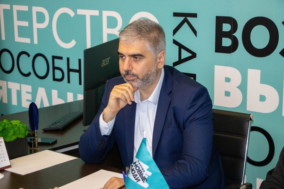 Алексей Дорофеев провел совместный прием с депутатом Молодежного Парламента ДНР Алексей Дорофеев провел совместный прием с депутатом Молодежного Парламента ДНР