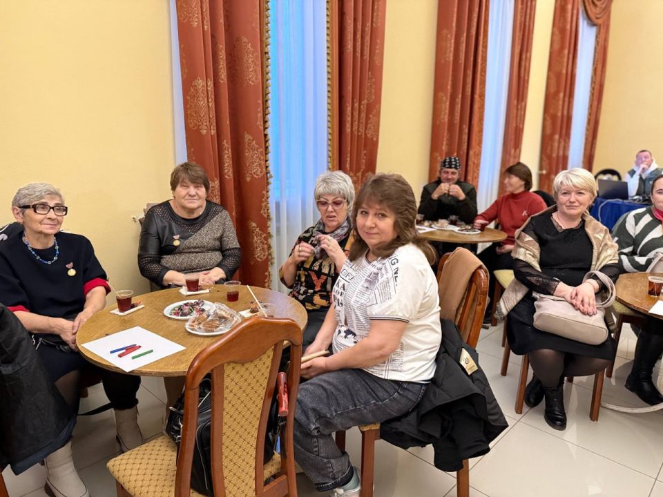 В преддверии Дня матери, 28 ноября, в Харцызском доме культуры состоялось торжественное мероприятие под названием «Семья — как много в этом слове» В преддверии Дня матери, 28 ноября, в Харцызском доме культуры состоялось торжественное мероприятие под названием «Семья — как много в этом слове»