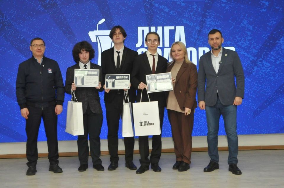Сергей Прокопенко: Наградили финалистов дебатного турнира «Лига ораторов» Сергей Прокопенко: Наградили финалистов дебатного турнира «Лига ораторов»