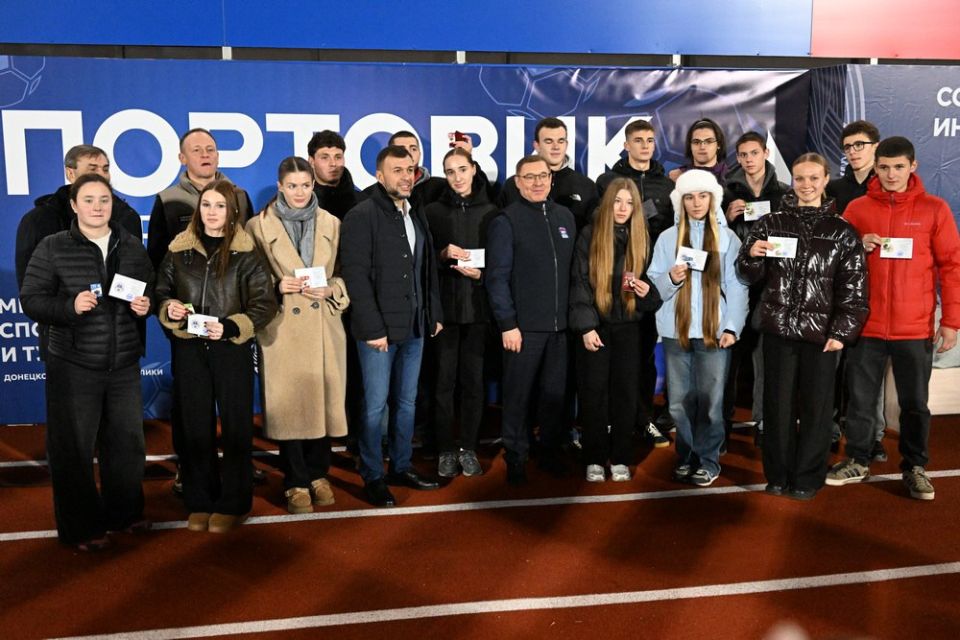 Александр Подгорный: Открыли спортивный комплекс «Портовик» в Мариуполе вместе с секретарем Генсовета «Единой России» Владимиром Якушевым Александр Подгорный: Открыли спортивный комплекс «Портовик» в Мариуполе вместе с секретарем Генсовета «Единой России» Владимиром Якушевым