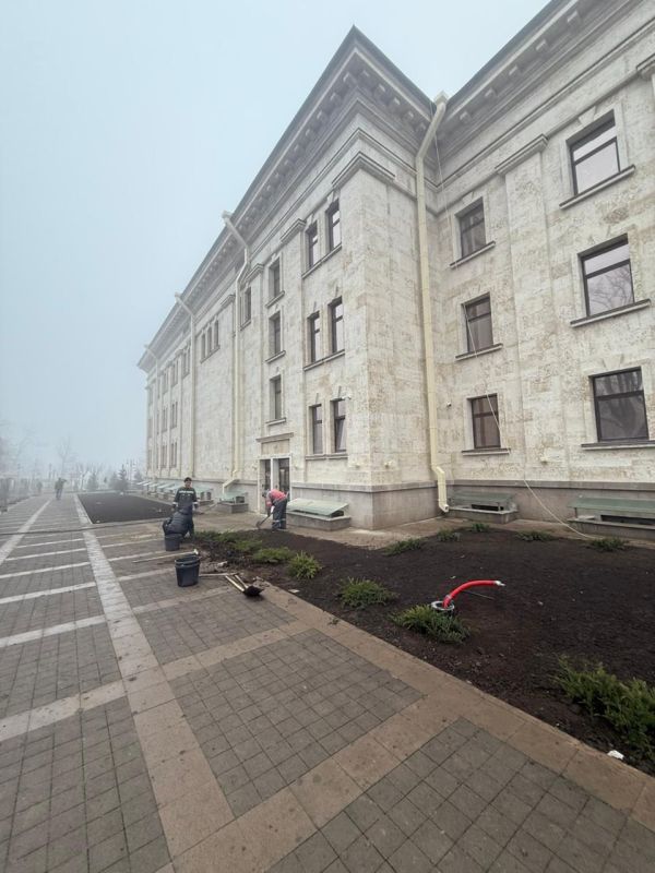В Мариуполе продолжаются работы по восстановлению Русского драматического театра В Мариуполе продолжаются работы по восстановлению Русского драматического театра