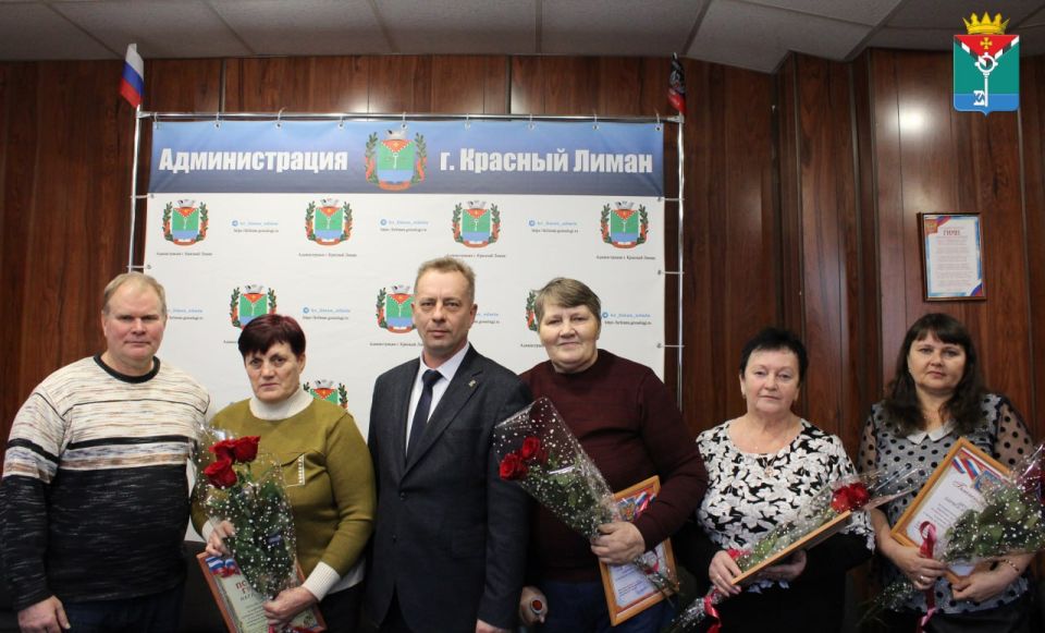 Александр Петрикин: В преддверии прекрасного праздника - Дня матери - в администрации округа состоялось праздничное мероприятие для матерей военнослужащих, которые защищают нашу Родину Александр Петрикин: В преддверии прекрасного праздника - Дня матери - в администрации округа состоялось праздничное мероприятие для матерей военнослужащих, которые защищают нашу Родину
