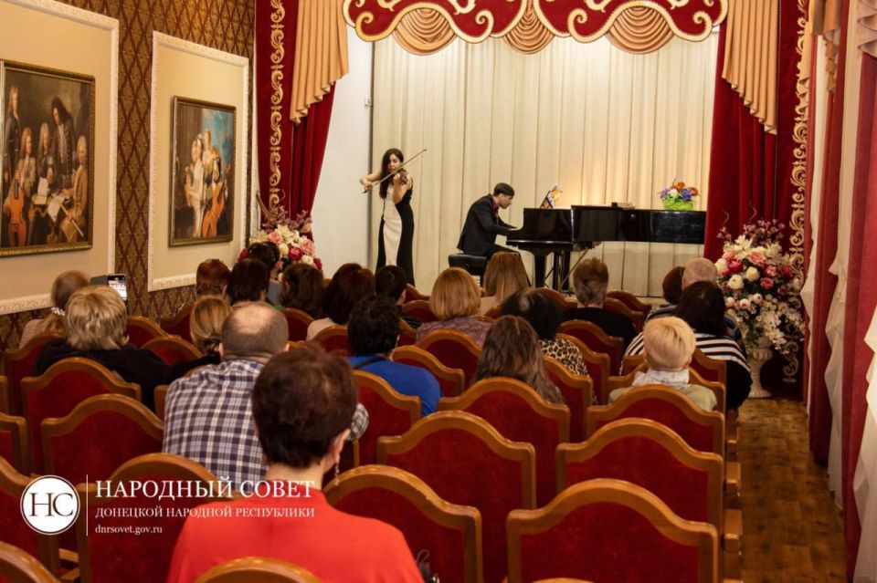 Константин Кузьмин: Сегодня мы празднуем День матери Константин Кузьмин: Сегодня мы празднуем День матери