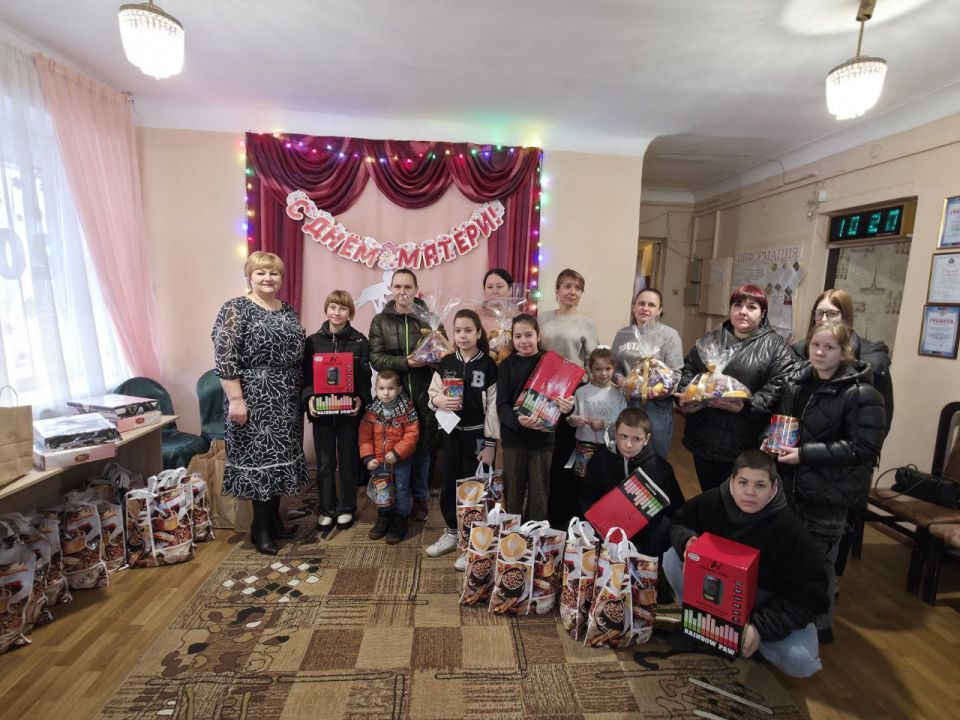 Сегодня, 28 ноября, в Государственном бюджетном учреждении социального обслуживания «Центр социального обслуживания населения Центрально-Городского района города Макеевки», прошло праздничное мероприятие, посвященное Дню... Сегодня, 28 ноября, в Государственном бюджетном учреждении социального обслуживания «Центр социального обслуживания населения Центрально-Городского района города Макеевки», прошло праздничное мероприятие, посвященное Дню...