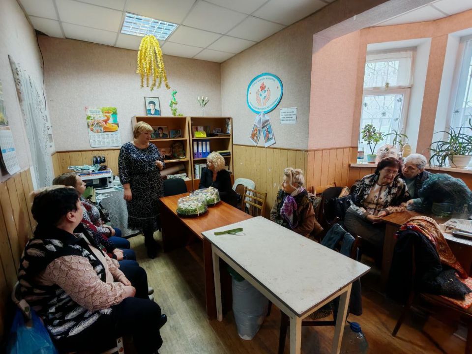 Сегодня, 28 ноября, заместитель главы Администрации городского округа Макеевка Донецкой Народной Республики, председатель «Союза женщин города Макеевки» Регионального отделения «Союз женщин России» Ирина Сидякина поздравила... Сегодня, 28 ноября, заместитель главы Администрации городского округа Макеевка Донецкой Народной Республики, председатель «Союза женщин города Макеевки» Регионального отделения «Союз женщин России» Ирина Сидякина поздравила...