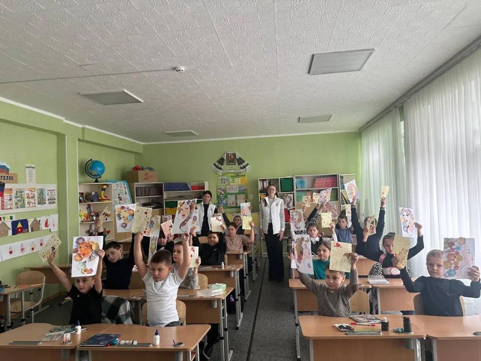 День Матери в России. Первые ГБОУ "ДОНСКАЯ ШКОЛА ВОЛНОВАХСКОГО М.О." провели невероятно трогательное мероприятие с обучающимися 3 класса День Матери в России. Первые ГБОУ "ДОНСКАЯ ШКОЛА ВОЛНОВАХСКОГО М.О." провели невероятно трогательное мероприятие с обучающимися 3 класса