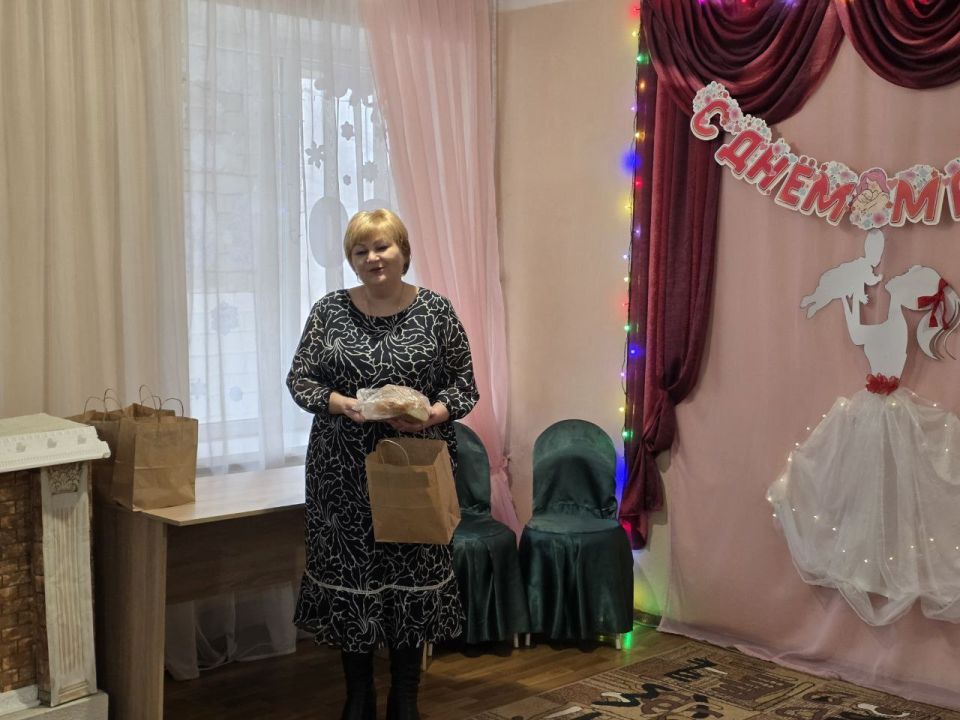 Сегодня, 28 ноября, в Государственном бюджетном учреждении социального обслуживания «Центр социального обслуживания населения Центрально-Городского района города Макеевки», в преддверии празднования Дня матери в России... Сегодня, 28 ноября, в Государственном бюджетном учреждении социального обслуживания «Центр социального обслуживания населения Центрально-Городского района города Макеевки», в преддверии празднования Дня матери в России...