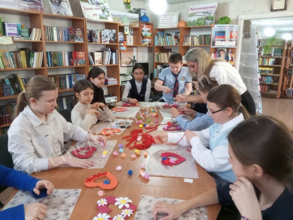Ежегодно в последнее воскресенье ноября в России отмечается День матери Ежегодно в последнее воскресенье ноября в России отмечается День матери