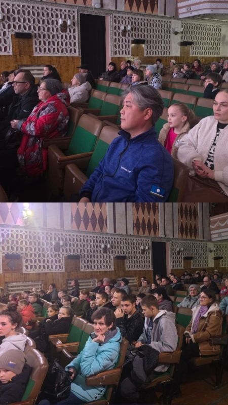 Сердца наполнились теплом: в Докучаевске отметили День матери Сердца наполнились теплом: в Докучаевске отметили День матери