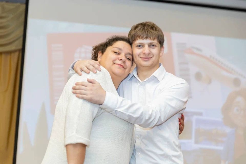 Маму – в отпуск: в донецкой гимназии очень креативно поздравили женщин с Днём матери Маму – в отпуск: в донецкой гимназии очень креативно поздравили женщин с Днём матери