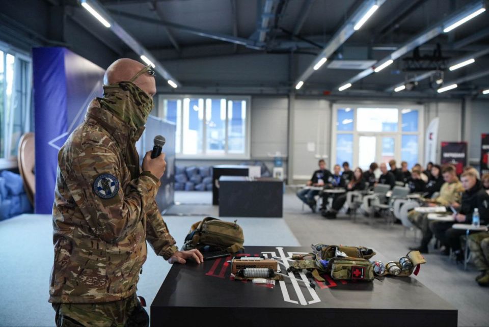 День «Калашникова» на съезде Народной Дружины ДНР в Бердянске День «Калашникова» на съезде Народной Дружины ДНР в Бердянске