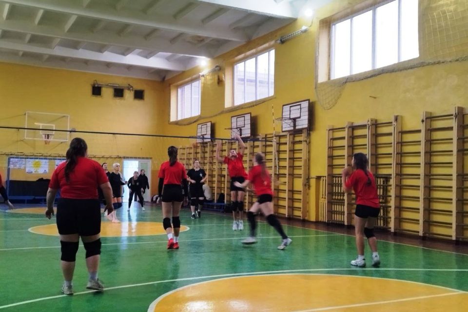В Ждановке прошел турнир по волейболу, посвященный Дню матери В Ждановке прошел турнир по волейболу, посвященный Дню матери