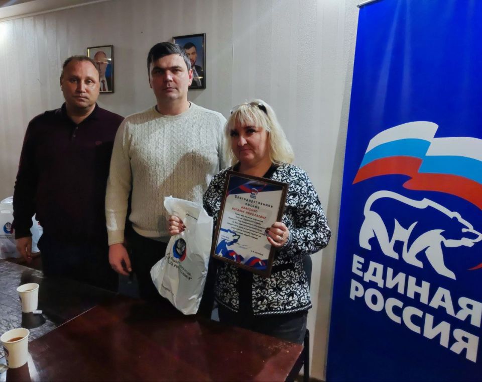 В честь Дня Рождения партии "Единая Россия" состоялось торжественное чаепитие с секретарями первичных отделений Торезского местного отделения В честь Дня Рождения партии "Единая Россия" состоялось торжественное чаепитие с секретарями первичных отделений Торезского местного отделения