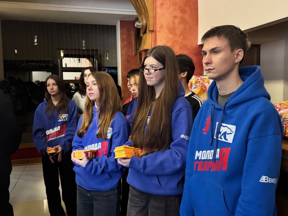 В День Рождения "Единой России" для воспитанников школы-интерната в Торезе организовали праздничный поход в кино В День Рождения "Единой России" для воспитанников школы-интерната в Торезе организовали праздничный поход в кино