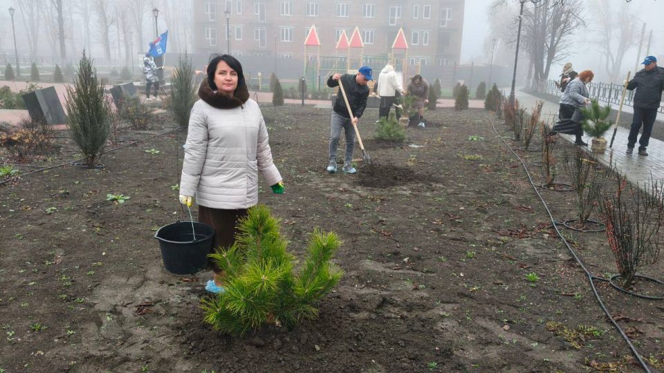 Единая Россия доказывает делом: созидание – это не просто слово, это – наша ежедневная работа, это – наше общее стремление сделать жизнь лучше Единая Россия доказывает делом: созидание – это не просто слово, это – наша ежедневная работа, это – наше общее стремление сделать жизнь лучше