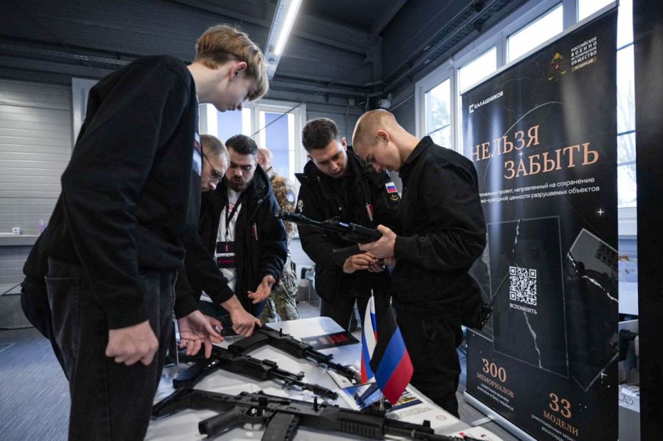 День «Калашникова» на съезде Народной Дружины ДНР в Бердянске День «Калашникова» на съезде Народной Дружины ДНР в Бердянске